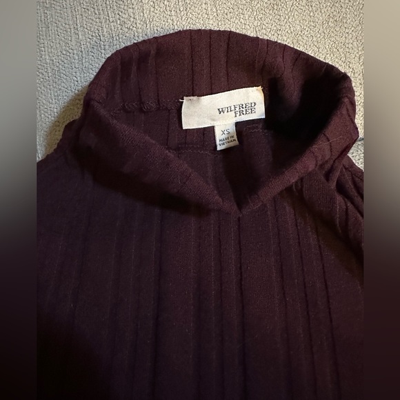 Aritzia turtleneck - Picture 3 of 3